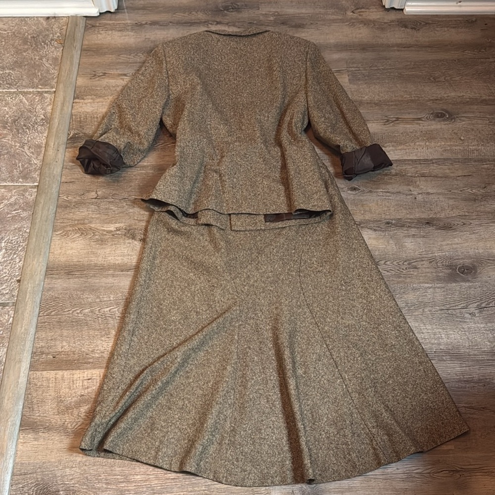 Josephine Chaus Two Piece 1 button fully lined skirt and jacket brown tweed suit - Picture 3 of 13